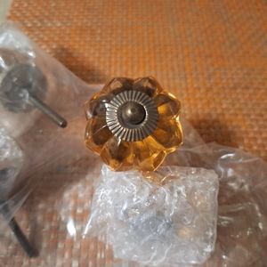 5 Drawer pulls/door knobs with antique finish, amber honey glass